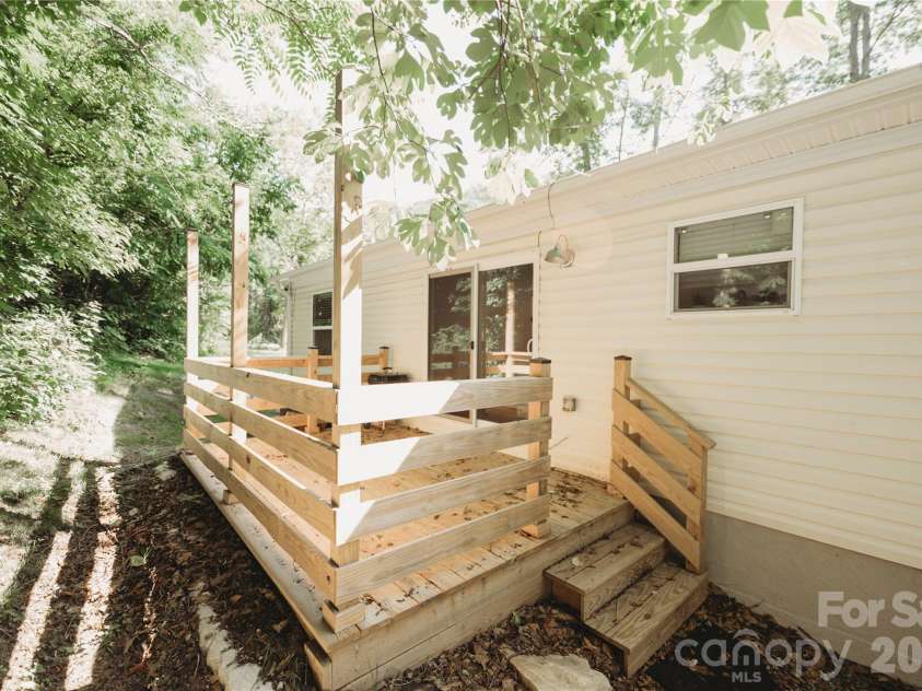 17 Hickory Acres Road, Hendersonville, NC 28792.  MLS# CAR4394130, YatesRealty ID 31013. 