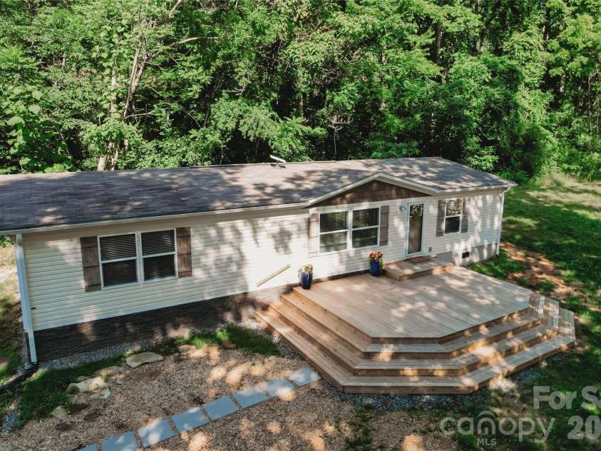 17 Hickory Acres Road, Hendersonville, NC 28792.  MLS# CAR4394130, YatesRealty ID 31013. 