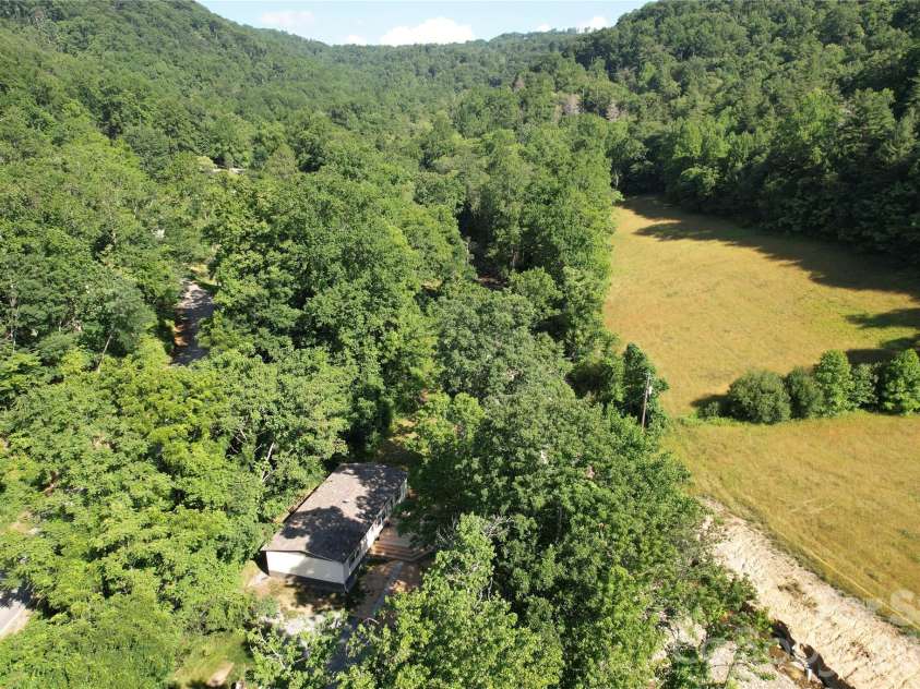 17 Hickory Acres Road, Hendersonville, NC 28792.  MLS# CAR4394130, YatesRealty ID 31013. 