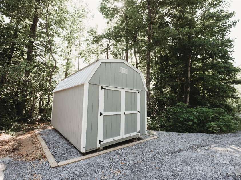 17 Hickory Acres Road, Hendersonville, NC 28792.  MLS# CAR4394130, YatesRealty ID 31013. 