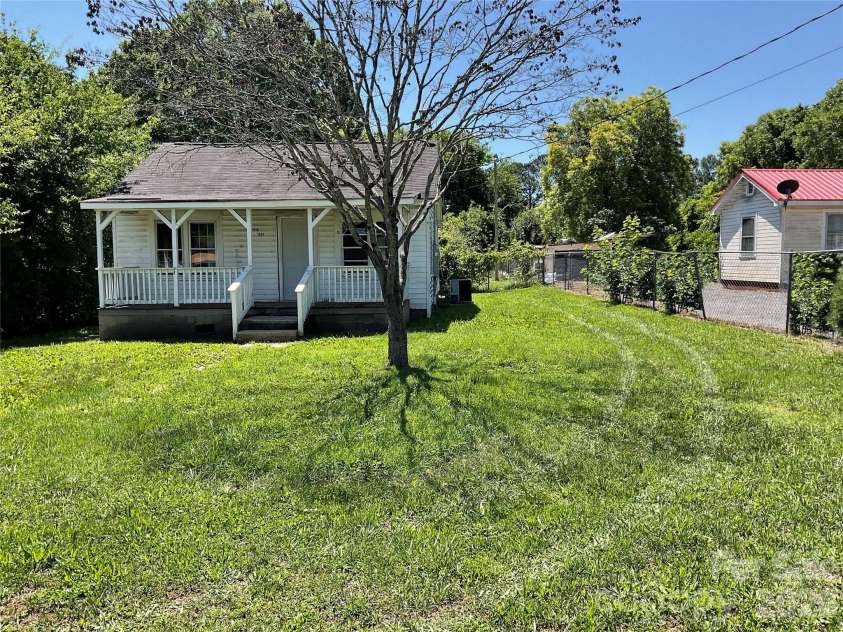 1024 Catawba Street, Lincolnton, NC 28092.  MLS# CAR4394712, YatesRealty ID 31014. 