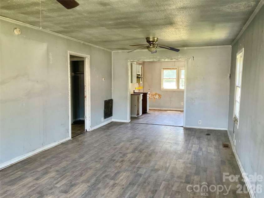 1024 Catawba Street, Lincolnton, NC 28092.  MLS# CAR4394712, YatesRealty ID 31014. 