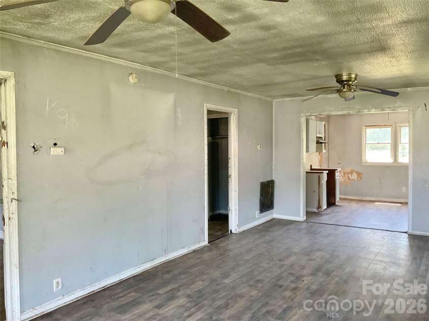 1024 Catawba Street, Lincolnton, NC 28092.  MLS# CAR4394712, YatesRealty ID 31014. 