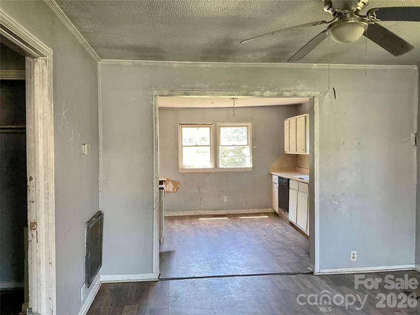 1024 Catawba Street, Lincolnton, NC 28092.  MLS# CAR4394712, YatesRealty ID 31014. 