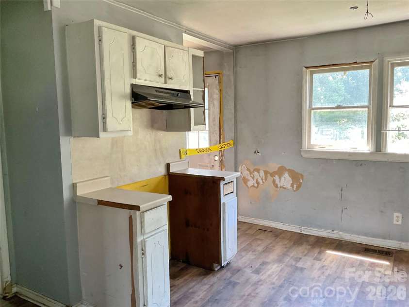 1024 Catawba Street, Lincolnton, NC 28092.  MLS# CAR4394712, YatesRealty ID 31014. 