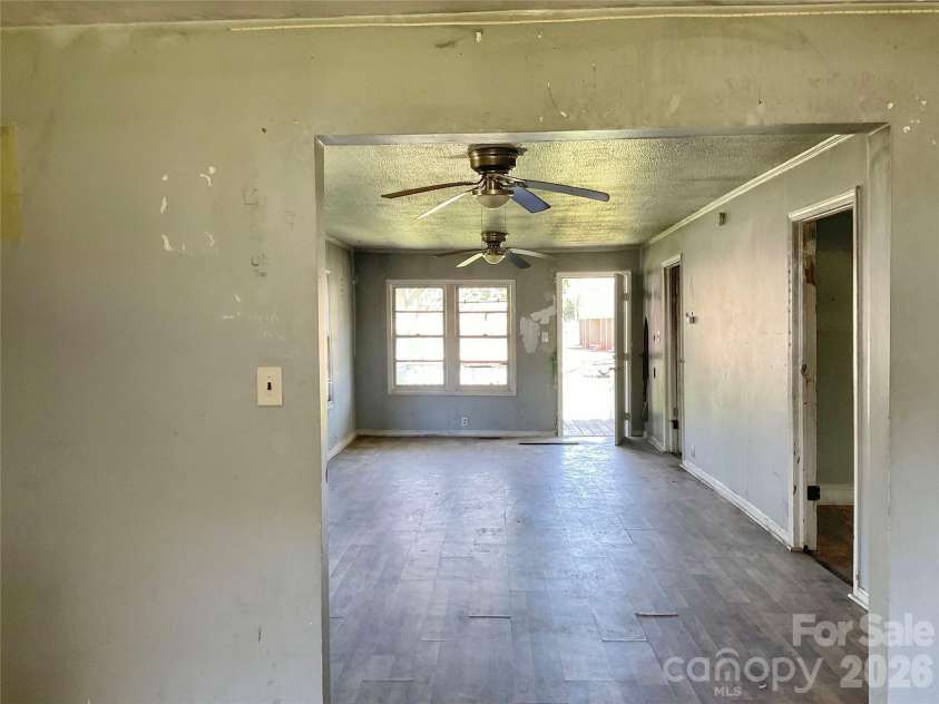 1024 Catawba Street, Lincolnton, NC 28092.  MLS# CAR4394712, YatesRealty ID 31014. 