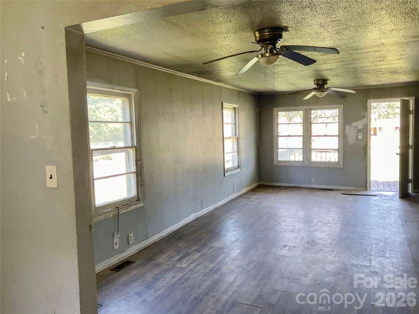 1024 Catawba Street, Lincolnton, NC 28092.  MLS# CAR4394712, YatesRealty ID 31014. 