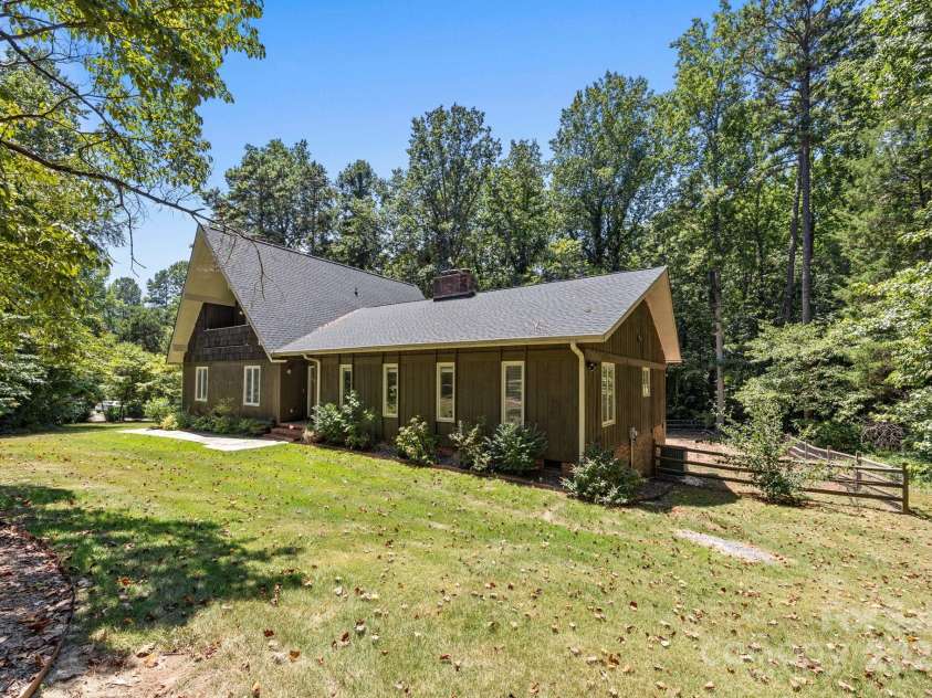 501 Fairway Drive, Fort Mill, SC 29715.  MLS# CAR4286093, YatesRealty ID 31014. 