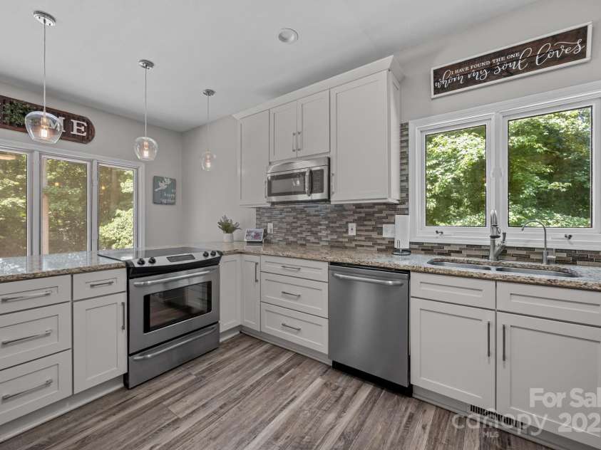 501 Fairway Drive, Fort Mill, SC 29715.  MLS# CAR4286093, YatesRealty ID 31014. 