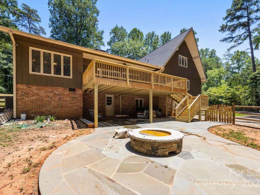 501 Fairway Drive, Fort Mill, SC 29715.  MLS# CAR4286093, YatesRealty ID 31014. 