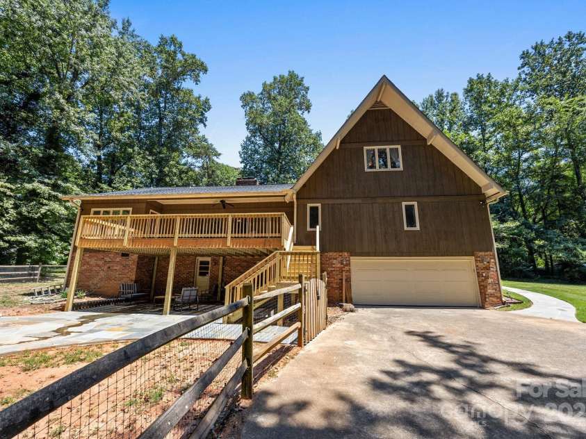 501 Fairway Drive, Fort Mill, SC 29715.  MLS# CAR4286093, YatesRealty ID 31014. 