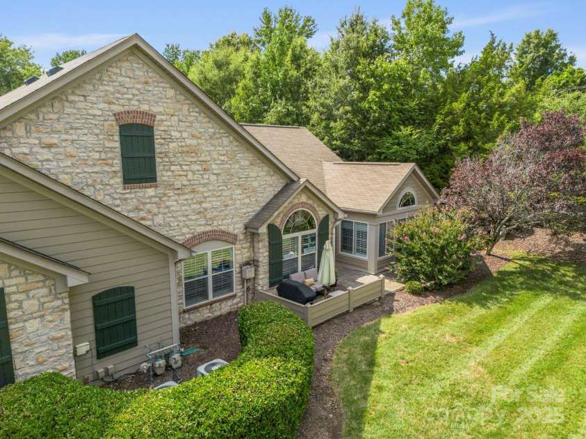 2459 Coltsview Lane, Matthews, NC 28105.  MLS# CAR4286907, YatesRealty ID 31015. 
