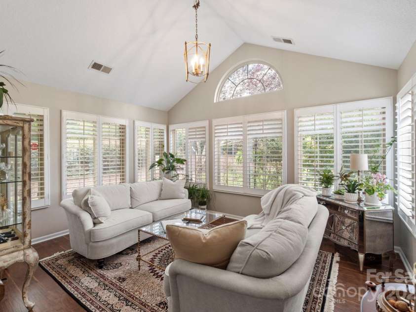 2459 Coltsview Lane, Matthews, NC 28105.  MLS# CAR4286907, YatesRealty ID 31015. 