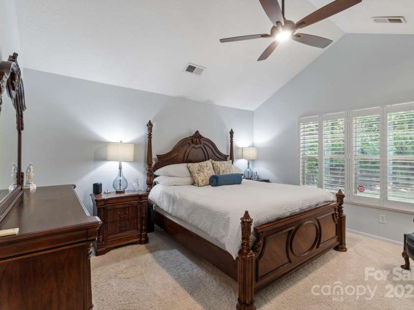 2459 Coltsview Lane, Matthews, NC 28105.  MLS# CAR4286907, YatesRealty ID 31015. 