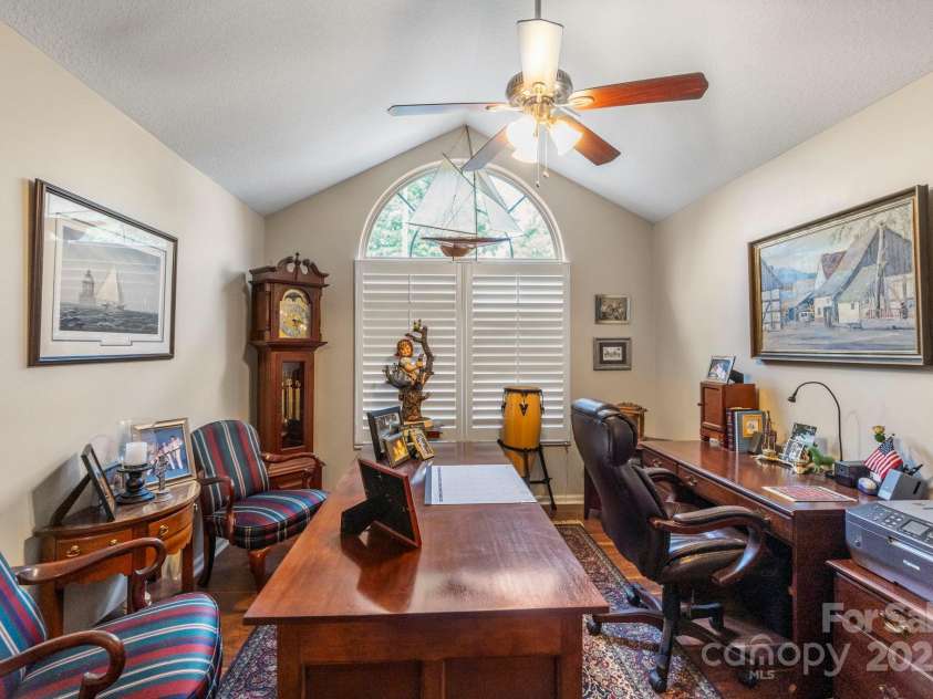 2459 Coltsview Lane, Matthews, NC 28105.  MLS# CAR4286907, YatesRealty ID 31015. 