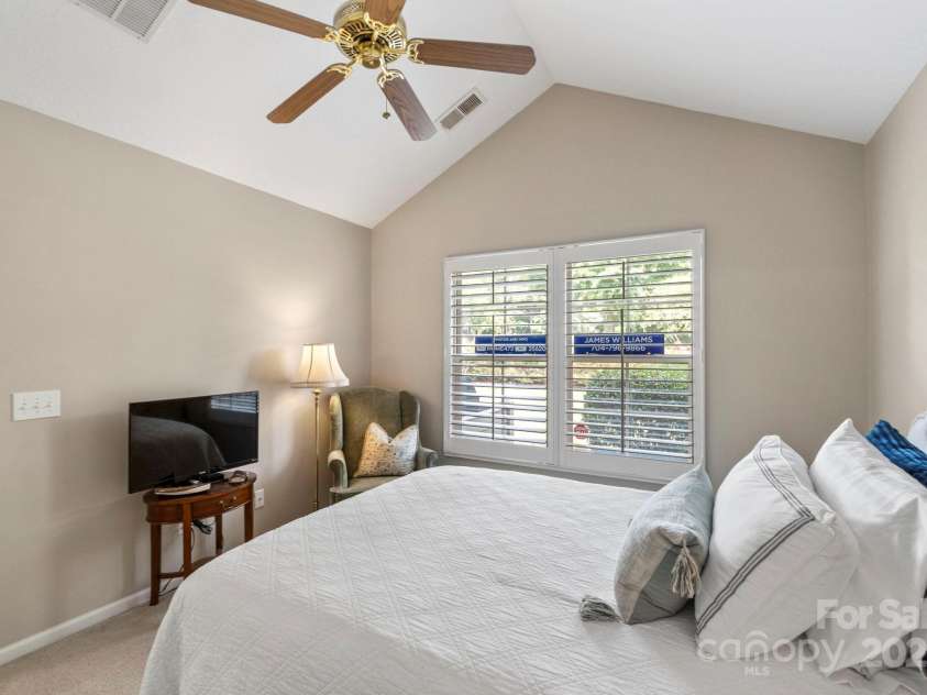 2459 Coltsview Lane, Matthews, NC 28105.  MLS# CAR4286907, YatesRealty ID 31015. 