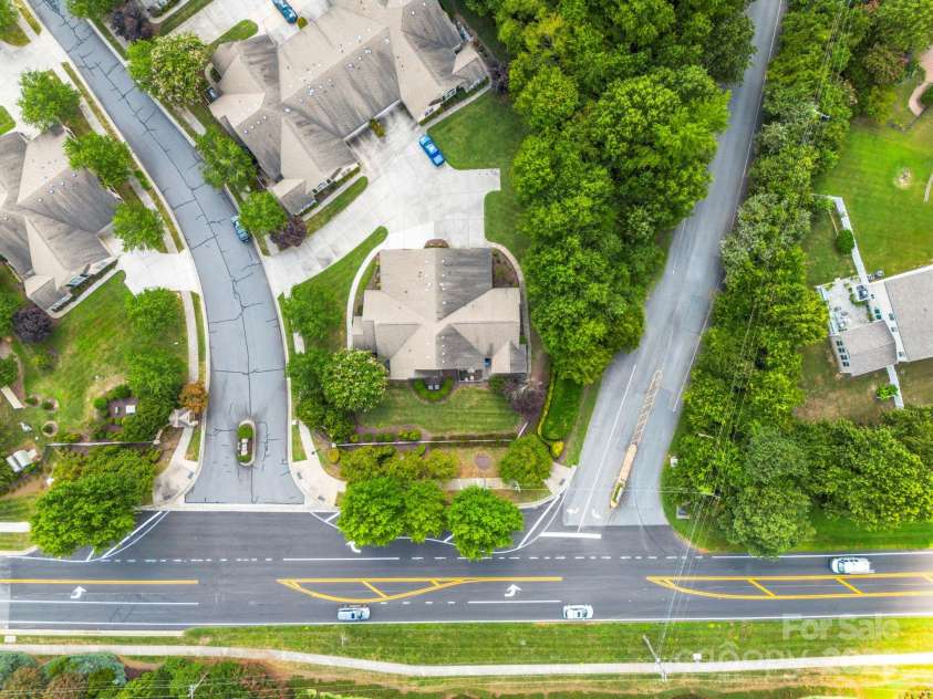 2459 Coltsview Lane, Matthews, NC 28105.  MLS# CAR4286907, YatesRealty ID 31015. 