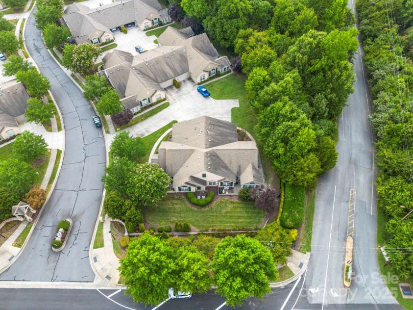 2459 Coltsview Lane, Matthews, NC 28105.  MLS# CAR4286907, YatesRealty ID 31015. 