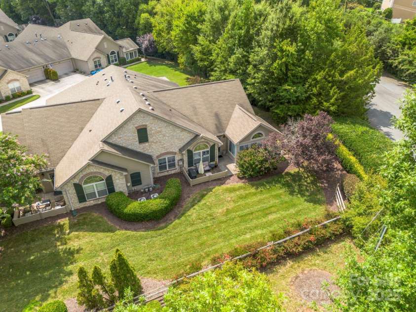 2459 Coltsview Lane, Matthews, NC 28105.  MLS# CAR4286907, YatesRealty ID 31015. 