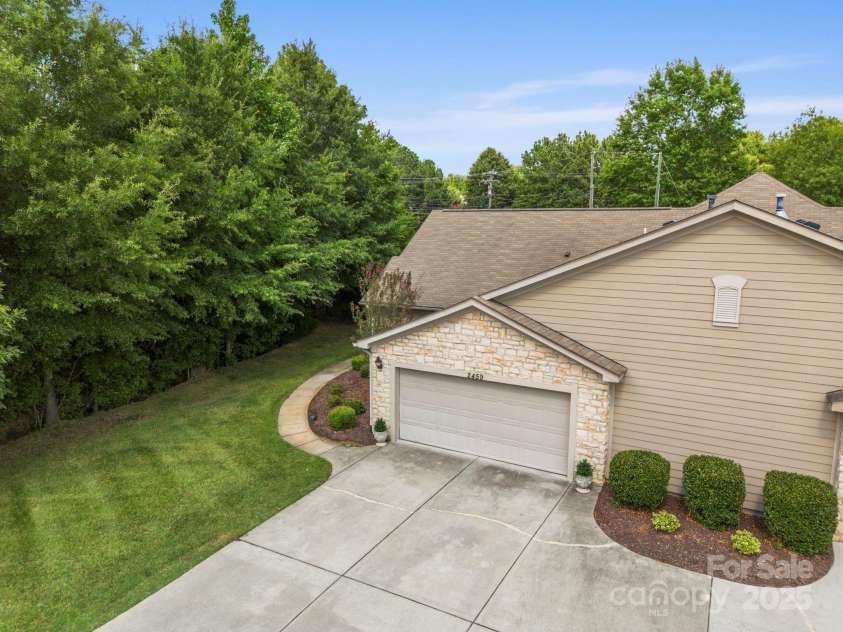 2459 Coltsview Lane, Matthews, NC 28105.  MLS# CAR4286907, YatesRealty ID 31015. 