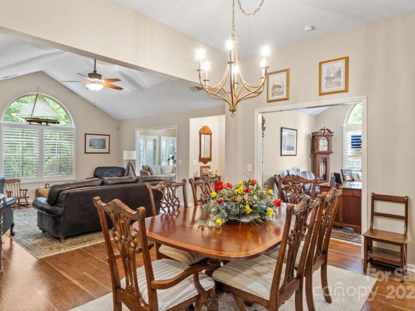 2459 Coltsview Lane, Matthews, NC 28105.  MLS# CAR4286907, YatesRealty ID 31015. 