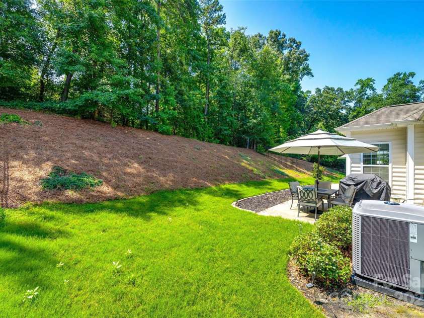 14727 Brannock Hills Drive, Charlotte, NC 28278.  MLS# CAR4266580, YatesRealty ID 31016. 