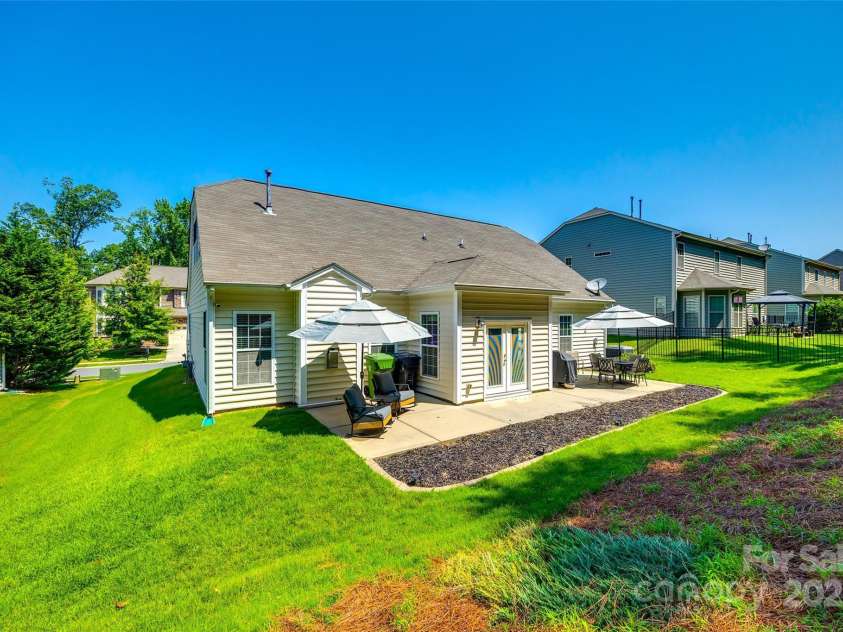 14727 Brannock Hills Drive, Charlotte, NC 28278.  MLS# CAR4266580, YatesRealty ID 31016. 