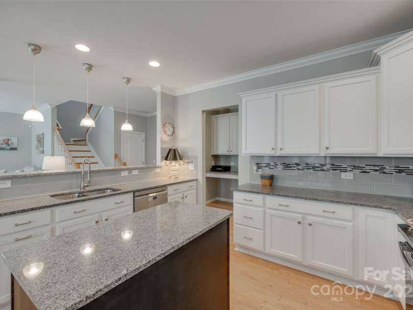 14727 Brannock Hills Drive, Charlotte, NC 28278.  MLS# CAR4266580, YatesRealty ID 31016. Bright white cabinets and the large bar area provide lots of space for entertaining.