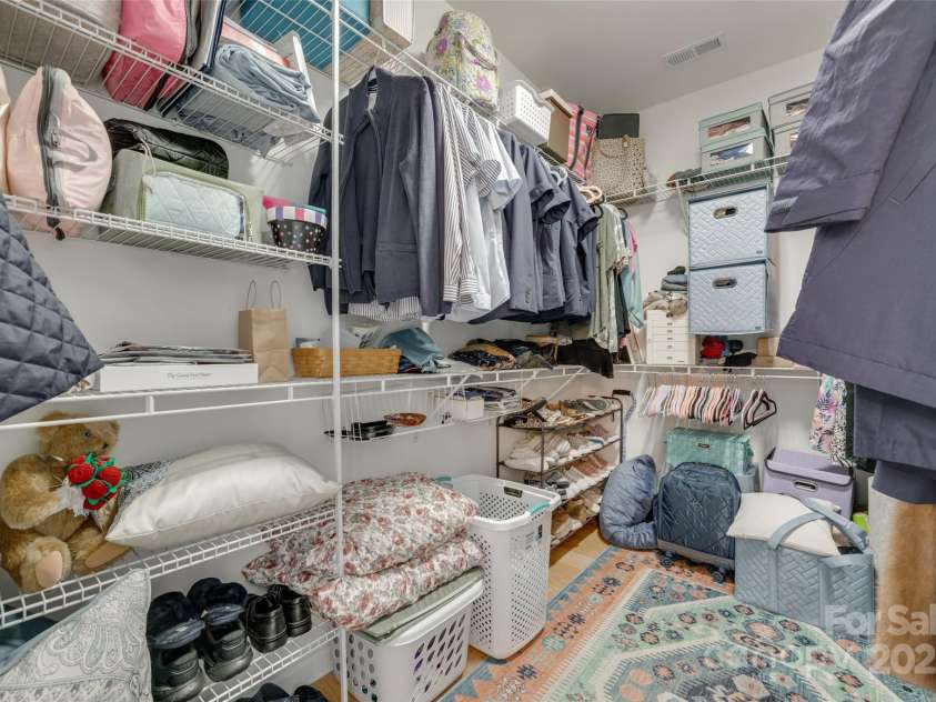 14727 Brannock Hills Drive, Charlotte, NC 28278.  MLS# CAR4266580, YatesRealty ID 31016. Large walk in closet off the primary suite.