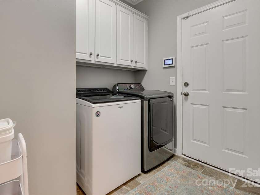 14727 Brannock Hills Drive, Charlotte, NC 28278.  MLS# CAR4266580, YatesRealty ID 31016. Laundry area on the main level off of the garage.