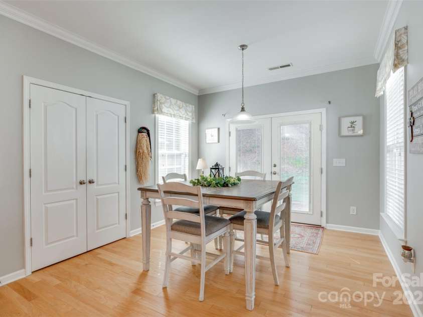 14727 Brannock Hills Drive, Charlotte, NC 28278.  MLS# CAR4266580, YatesRealty ID 31016. The breakfast area sits next to the kitchen, pantry, and has double doors to the back patio.