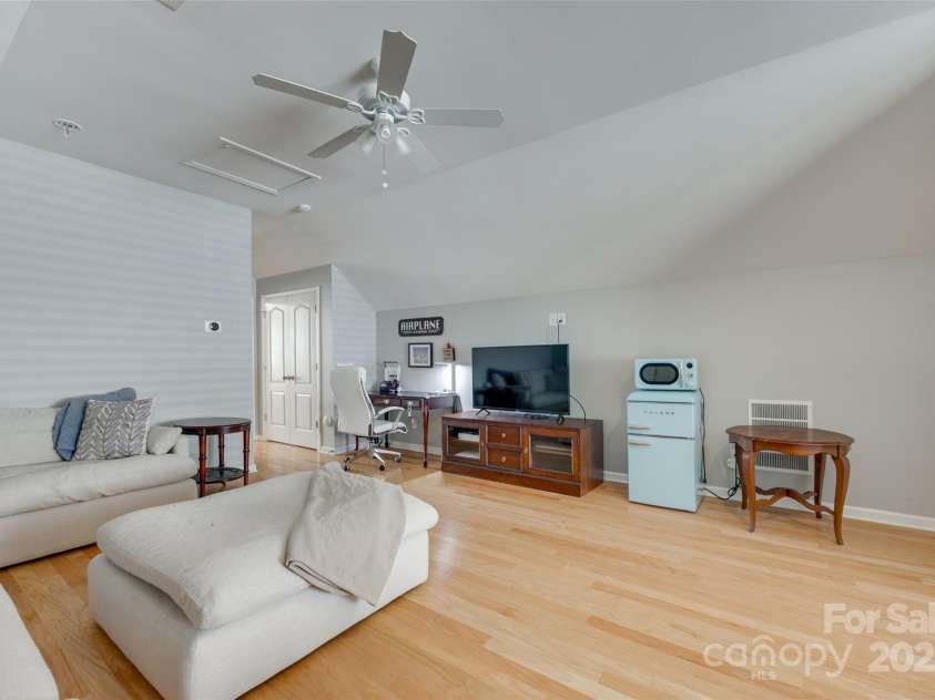 14727 Brannock Hills Drive, Charlotte, NC 28278.  MLS# CAR4266580, YatesRealty ID 31016. The loft can function as a living space, play area, gym, or media room.
