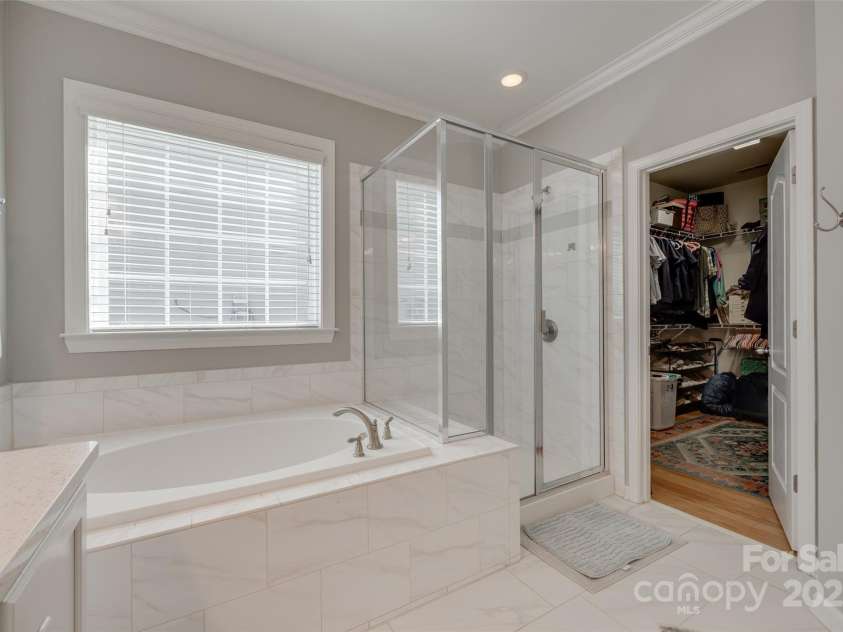 14727 Brannock Hills Drive, Charlotte, NC 28278.  MLS# CAR4266580, YatesRealty ID 31016. The primary bathroom features a garden tub and walk in shower.