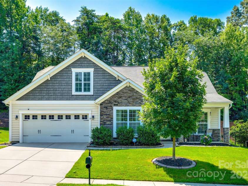 14727 Brannock Hills Drive, Charlotte, NC 28278.  MLS# CAR4266580, YatesRealty ID 31016. Welcome home to Creekshire Estates!