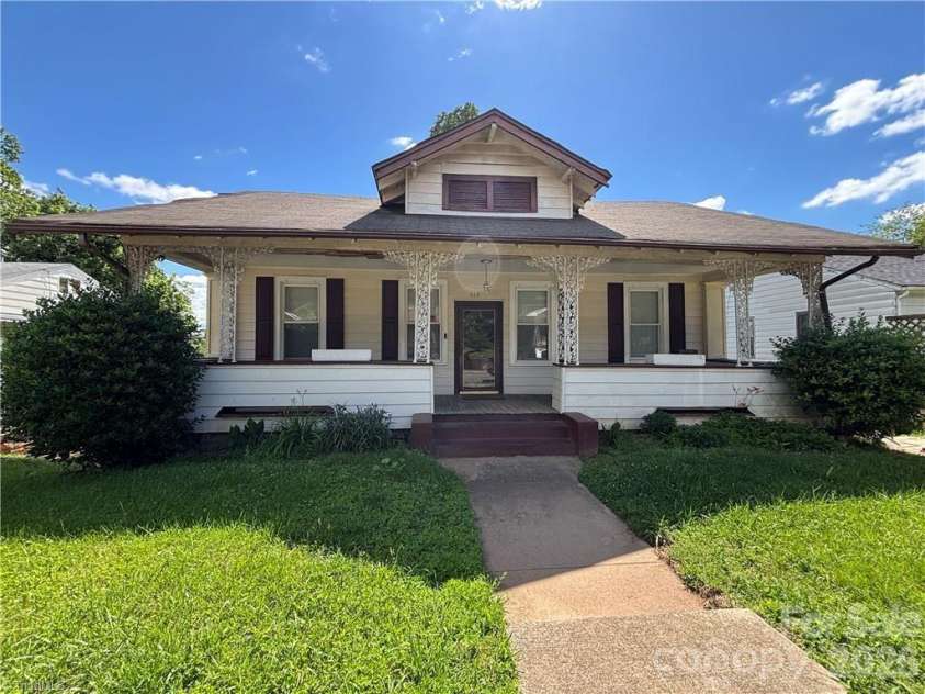 517 Cameron Avenue, Winston Salem, NC 27101.  MLS# CAR4394699, YatesRealty ID 31017. 