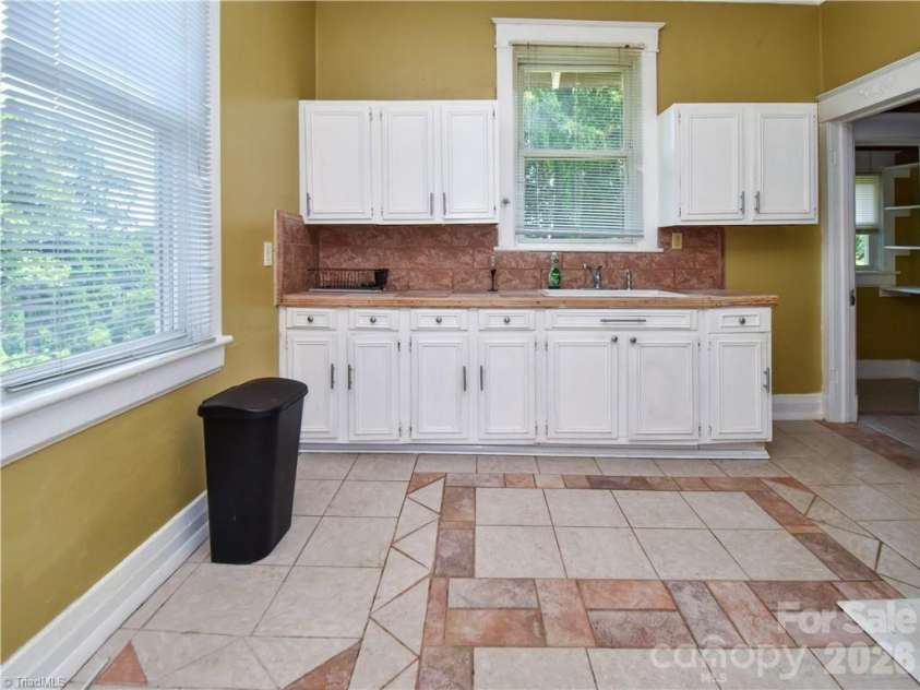 517 Cameron Avenue, Winston Salem, NC 27101.  MLS# CAR4394699, YatesRealty ID 31017. 