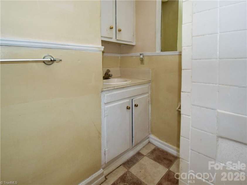517 Cameron Avenue, Winston Salem, NC 27101.  MLS# CAR4394699, YatesRealty ID 31017. 