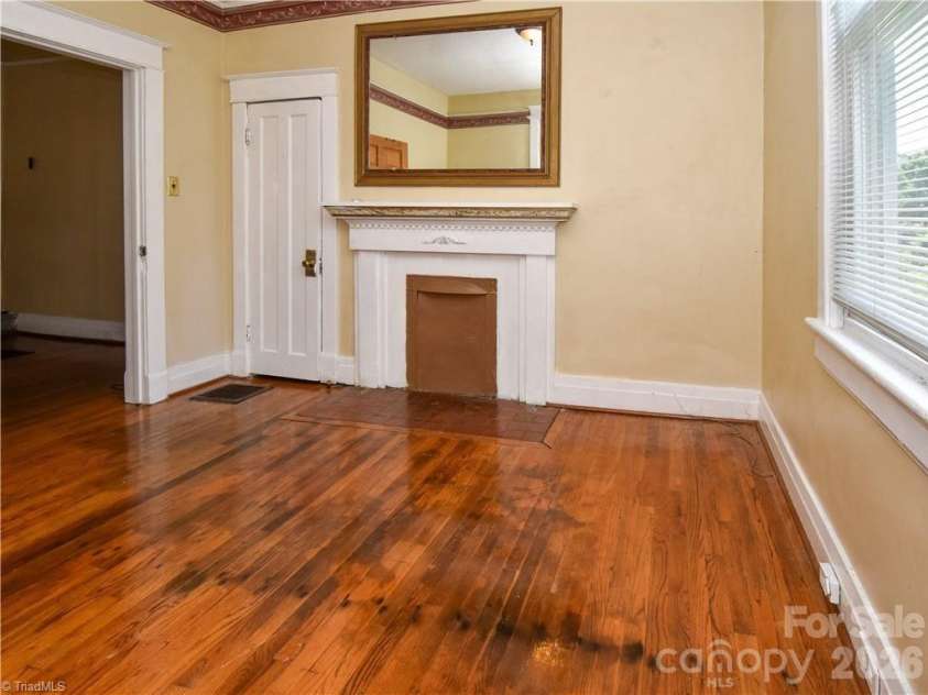 517 Cameron Avenue, Winston Salem, NC 27101.  MLS# CAR4394699, YatesRealty ID 31017. 