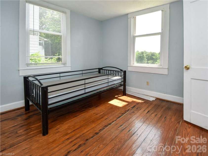 517 Cameron Avenue, Winston Salem, NC 27101.  MLS# CAR4394699, YatesRealty ID 31017. 