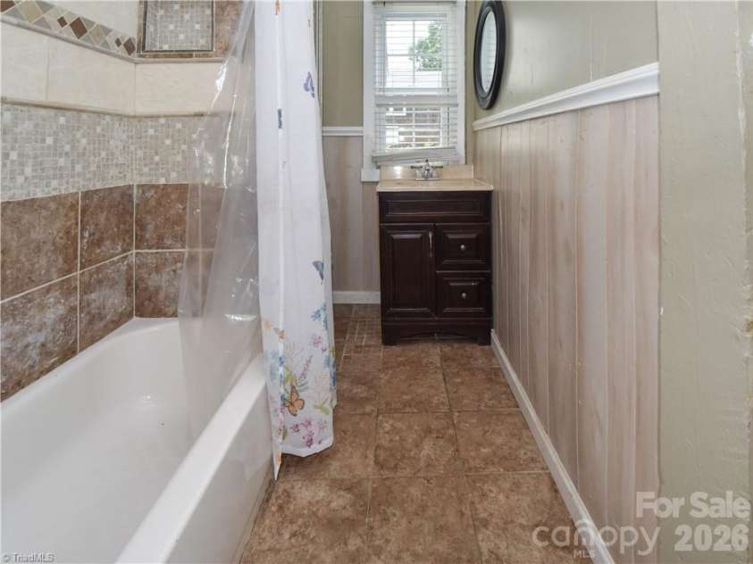 517 Cameron Avenue, Winston Salem, NC 27101.  MLS# CAR4394699, YatesRealty ID 31017. 