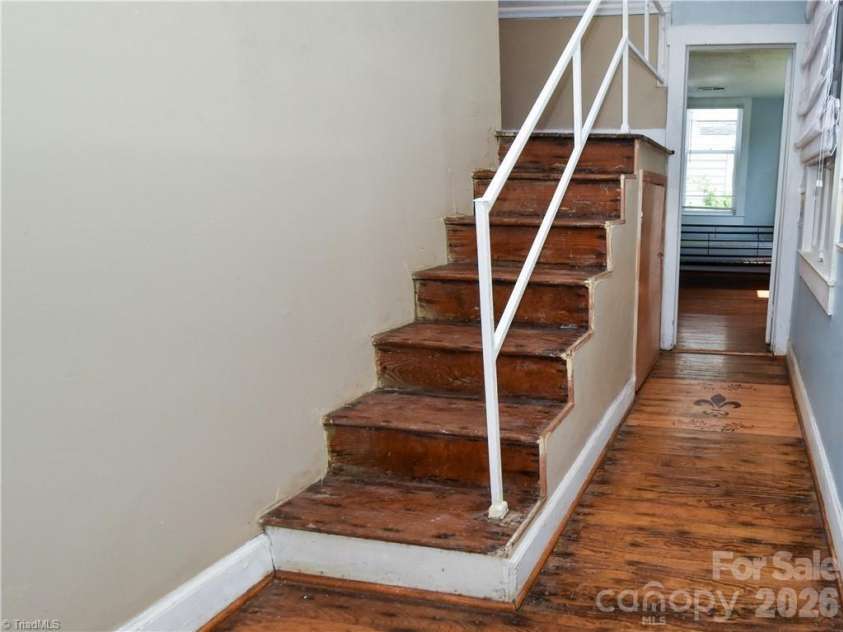 517 Cameron Avenue, Winston Salem, NC 27101.  MLS# CAR4394699, YatesRealty ID 31017. 