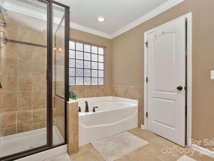 14837 Dungannon Court, Charlotte, NC 28278.  MLS# CAR4254918, YatesRealty ID 31018. 