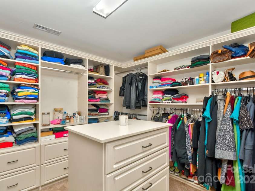 14837 Dungannon Court, Charlotte, NC 28278.  MLS# CAR4254918, YatesRealty ID 31018. 