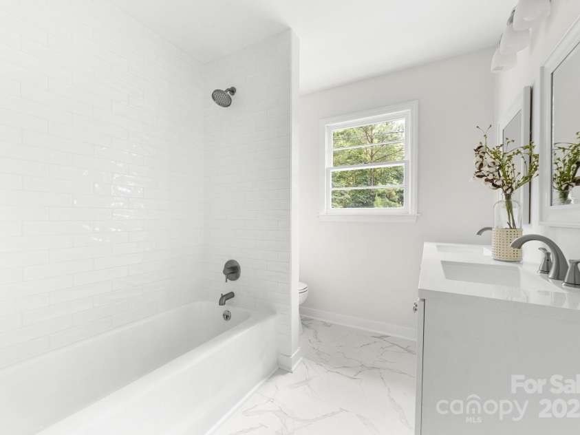 204 Long Creek Road, Bessemer City, NC 28016.  MLS# CAR4284557, YatesRealty ID 31019. Full Bath