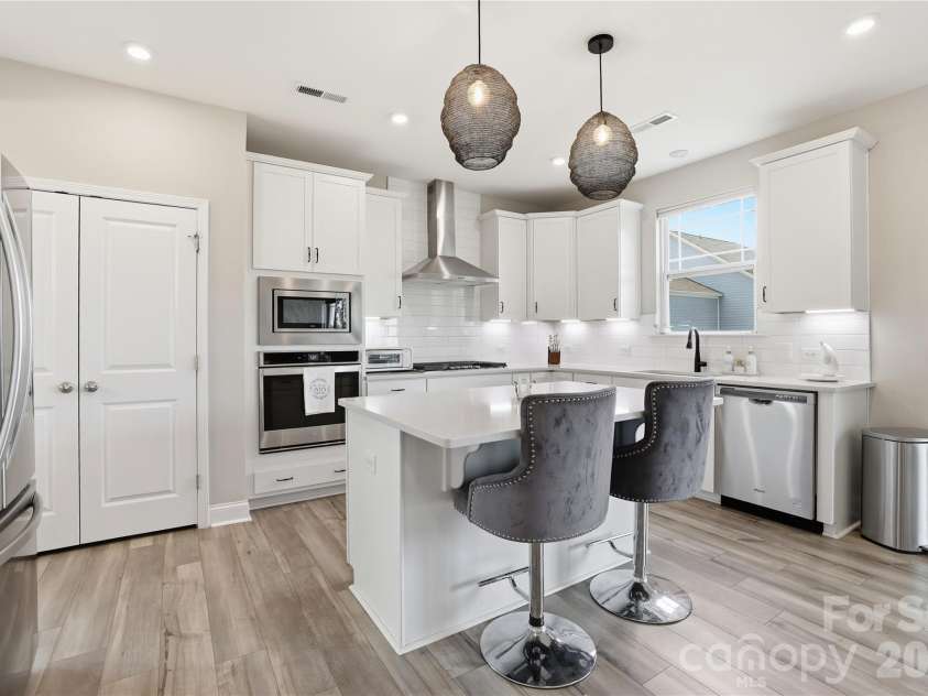 6012 Millbridge Parkway, Waxhaw, NC 28173.  MLS# CAR4392977, YatesRealty ID 31019. 