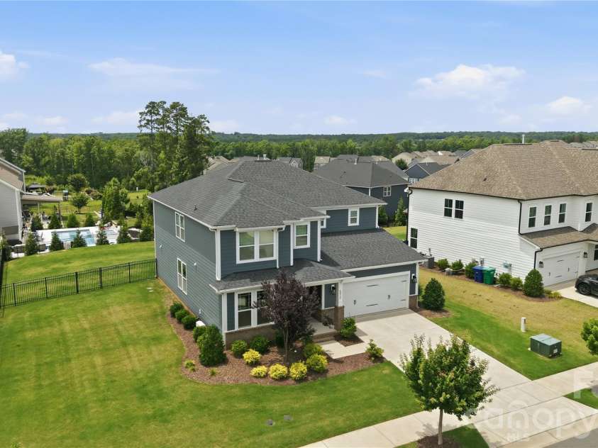 6012 Millbridge Parkway, Waxhaw, NC 28173.  MLS# CAR4392977, YatesRealty ID 31019. 