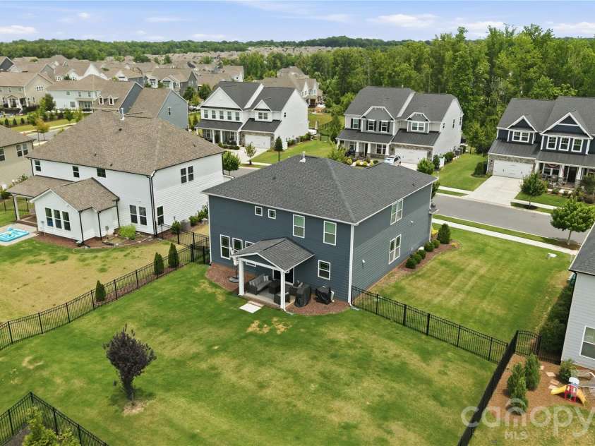 6012 Millbridge Parkway, Waxhaw, NC 28173.  MLS# CAR4392977, YatesRealty ID 31019. 