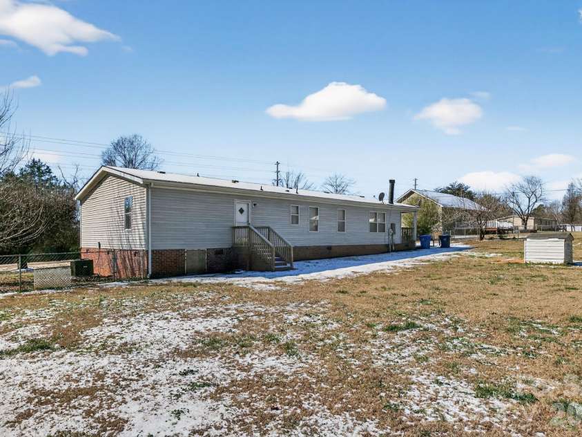 1118 Old Willis School Road, Dallas, NC 28034.  MLS# CAR4341923, YatesRealty ID 3102. 