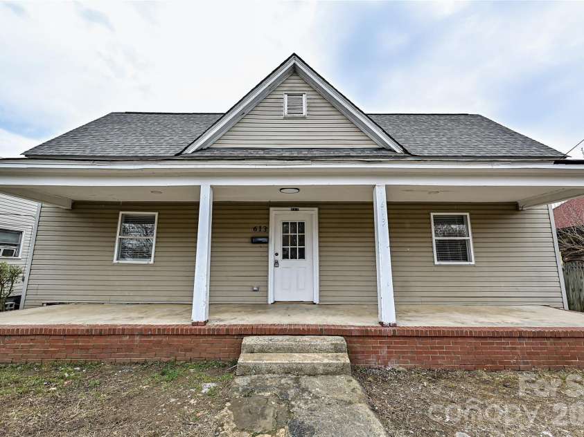 613 Liberty Street, Salisbury, NC 28144.  MLS# CAR4392062, YatesRealty ID 31020. 