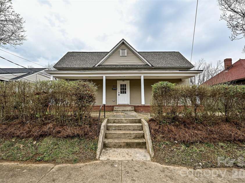 613 Liberty Street, Salisbury, NC 28144.  MLS# CAR4392062, YatesRealty ID 31020. 